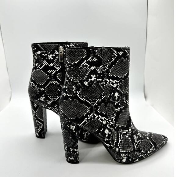 Rampage Snake Skin Animal Print Heeled Boots NWOB Women's Sz 8 Black White - Picture 3 of 12